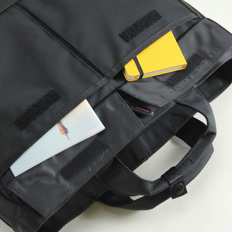 エンドー鞄/ネオプロ レッドポイント 2Pトート【2-120】|スマホやパスケースなど頻繁に出し入れする小物を整理して収納するのに便利な少し小さめのベルクロポケット×2 エンドー鞄/ネオプロ レッドポイント(REDPOINT) 2Pトート【2-120】(フロントファスナーポケット)