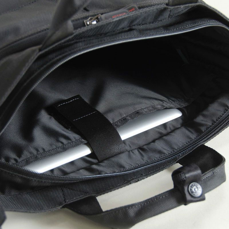 エンドー鞄/ネオプロ レッドポイント 2Pトート【2-120】|メイン収納部には、クッション付きのノートPC収納ポケット(サイズ:38cm×25cm)のほか、メッシュオープンポケット×2を備えていて、ノートや手帳、書類などのビジネスアイテムを整理できつつ、シンプルで使いやすい設計に。 エンドー鞄/ネオプロ レッドポイント(REDPOINT) 2Pトート【2-120】(メイン収納部:ノートPC収納ポケット)