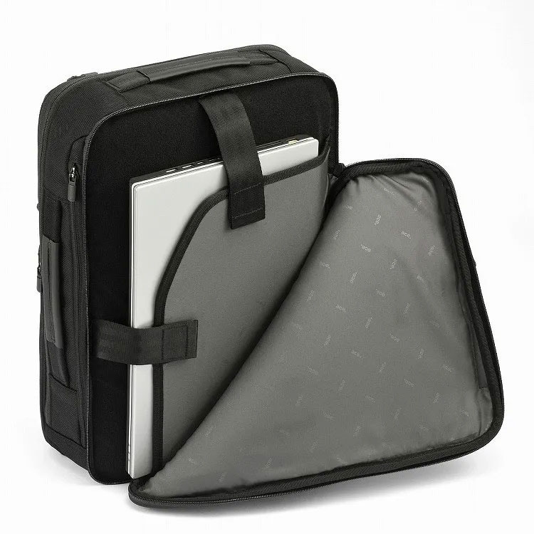 ace. ジーンレーベル/ガジェタブル CB2 ビジネスリュック 20022(A4サイズ 14.0インチ 14L)|14.0インチ対応のPC収納スペースには、傷がつきにくいパイル生地を採用。L字ファスナーで開口部が広く、タテ・ヨコ両方から出し入れ可能です。PC専用スペースなので他の荷物との干渉がなく、出し入れがスムーズ。 ace. ジーンレーベル/ガジェタブル CB2 ビジネスリュック 20022(A4サイズ 14.0インチ 14L)(背面側のPC収納スペース)