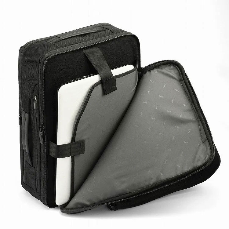 ace. ジーンレーベル/ガジェタブル CB2 ビジネスリュック 20025(B4サイズ 15.6インチ 19/23L)|15.6インチ対応のPC収納スペースには、傷がつきにくいパイル生地を採用。L字ファスナーで開口部が広く、タテ・ヨコ両方から出し入れ可能です。PC専用スペースなので他の荷物との干渉がなく、出し入れがスムーズ。 ace. ジーンレーベル/ガジェタブル CB2 ビジネスリュック 20025(B4サイズ 15.6インチ 19/23L)(背面側のPC収納スペース)