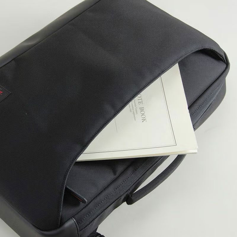 エンドー鞄/ネオプロ レッドポイント リュック【2-123】|かばん前面の大きめのフロントファスナーポケットは、メイン収納部とは分けておきたいノートや書類、雑誌などを収納するのにピッタリ エンドー鞄/ネオプロ レッドポイント(REDPOINT) リュック【2-123】(かばん前面の大きめのファスナーポケット)