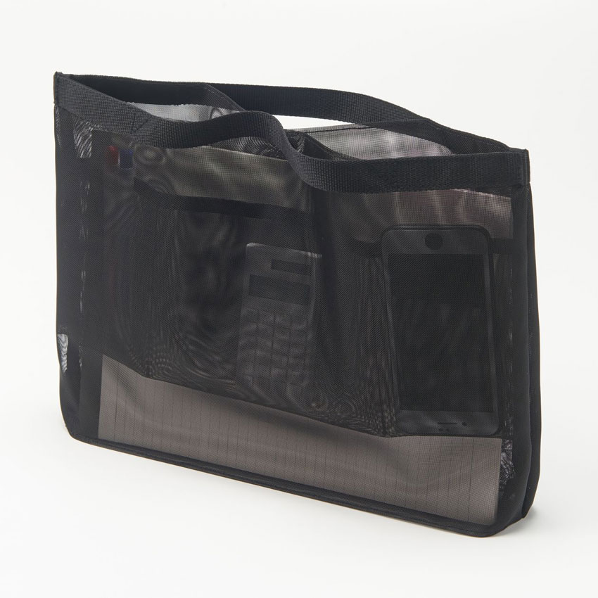 無印良品 ナイロンメッシュバッグインバッグ Ａ４サイズ(黒・使用イメージ)